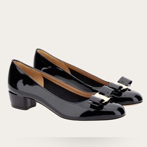 Brand new Ferragamo Vara Pump
